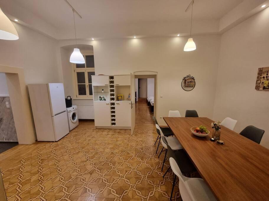 Sissi Royal Suite - Inner City 4 Bedroom Apartment Wien Eksteriør billede