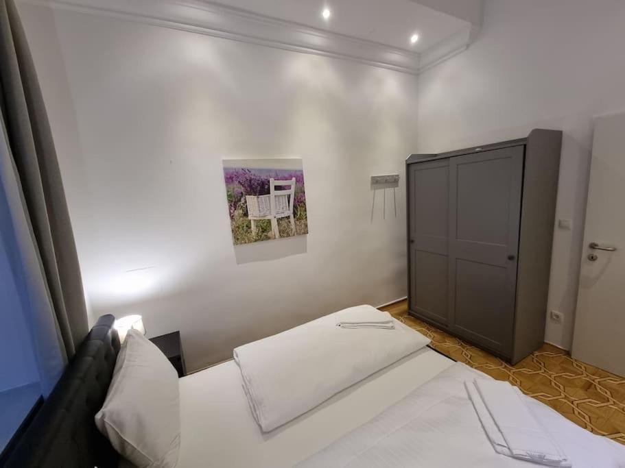 Sissi Royal Suite - Inner City 4 Bedroom Apartment Wien Eksteriør billede
