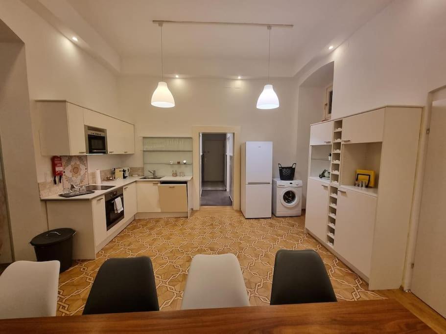 Sissi Royal Suite - Inner City 4 Bedroom Apartment Wien Eksteriør billede